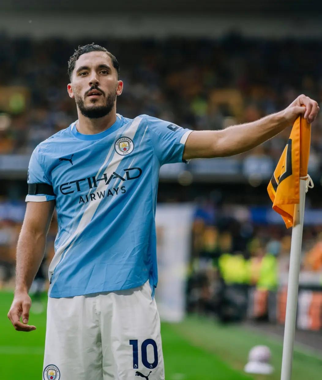 jinnianhui-包含转会期曼城调整名单以备欧联，遗憾出局环节打磨，悬念犹存，临场指挥获称赞的词条